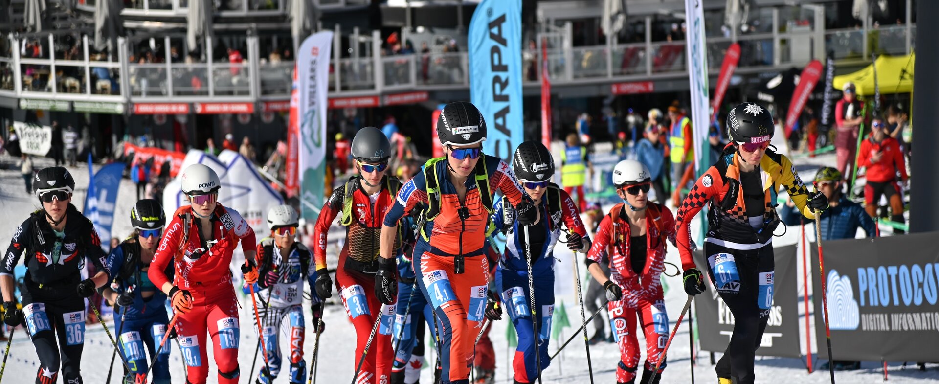 Johanna Hiemer (Bildmitte) vom Start weg an der Spitze | © Ski Austria / Weigl